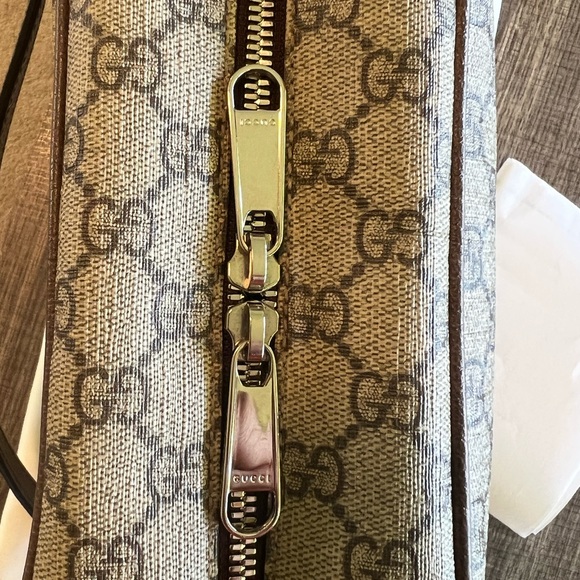 *SOLD* EUC Gucci GG Supreme trunk messenger bag - Picture 8 of 14